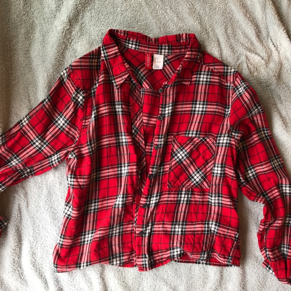 Slightly cropped plaid button up